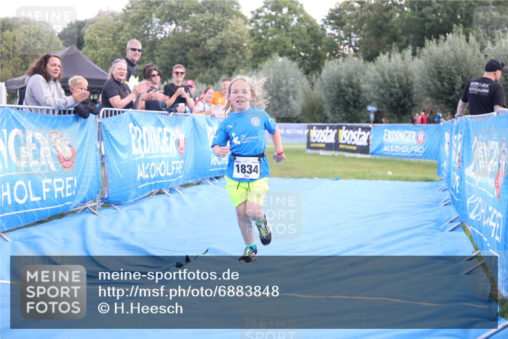 25.08.2024 - Elbe Triathlon Hamburg H.Heesch http://msf.ph/oto/6883848 25.08.2024 13:04:26 Ziel 1834 meine-sportfotos.de