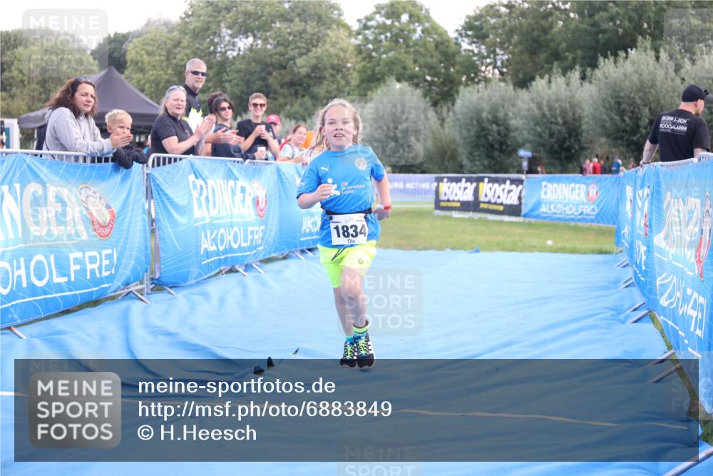 25.08.2024 - Elbe Triathlon Hamburg H.Heesch http://msf.ph/oto/6883849 25.08.2024 13:04:26 Ziel 1834 meine-sportfotos.de