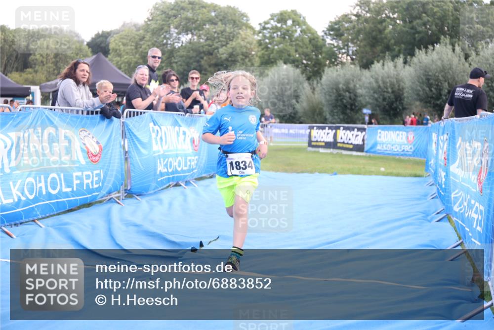 25.08.2024 - Elbe Triathlon Hamburg H.Heesch http://msf.ph/oto/6883852 25.08.2024 13:04:26 Ziel 1834 meine-sportfotos.de