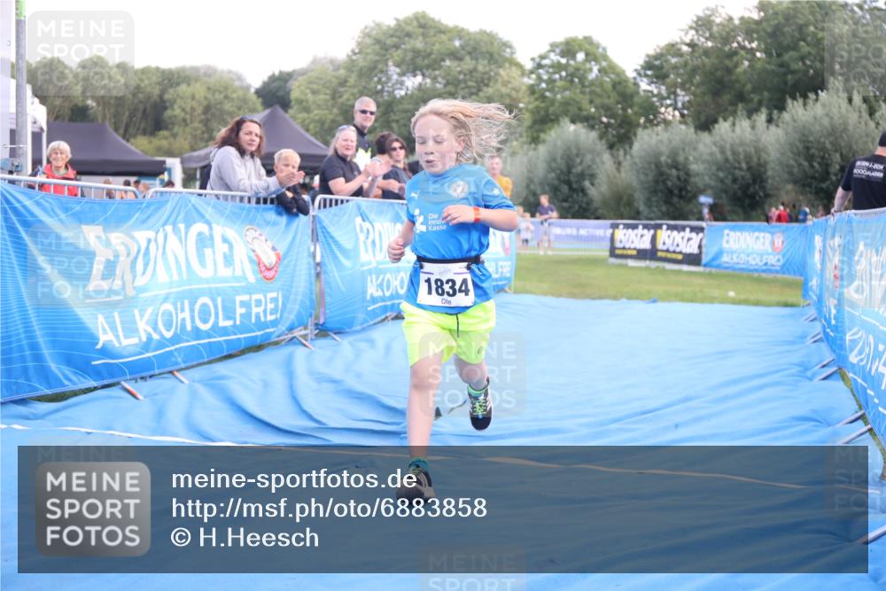 25.08.2024 - Elbe Triathlon Hamburg H.Heesch http://msf.ph/oto/6883858 25.08.2024 13:04:26 Ziel 1834 meine-sportfotos.de