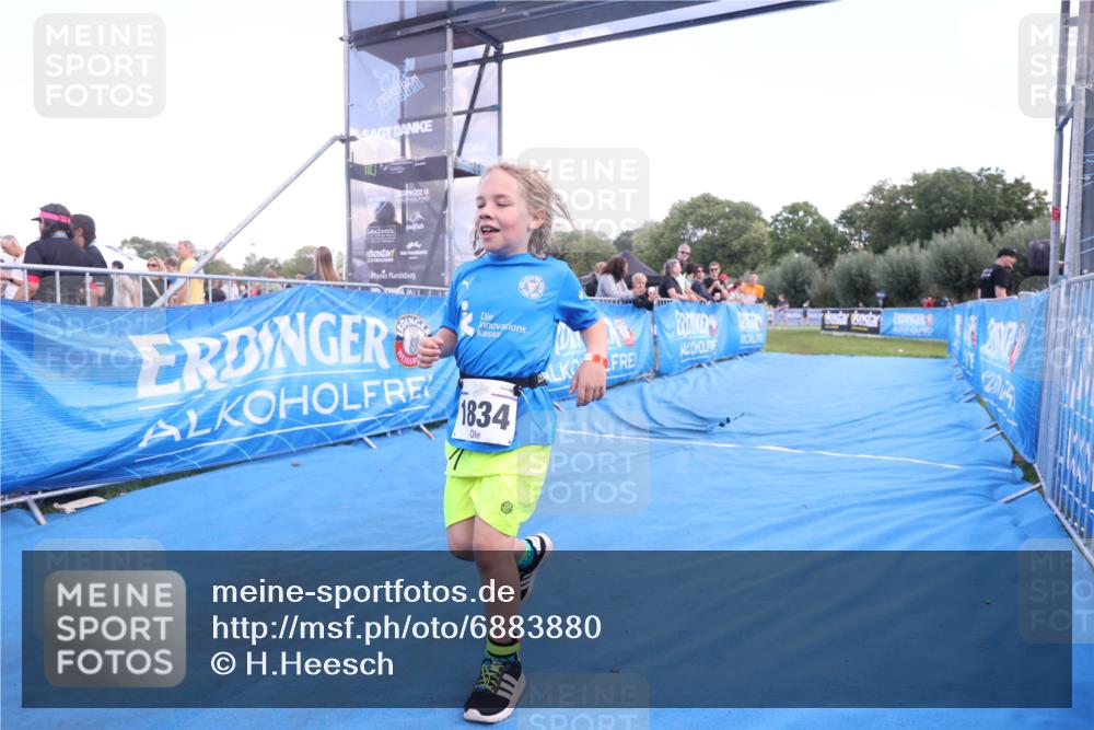25.08.2024 - Elbe Triathlon Hamburg H.Heesch http://msf.ph/oto/6883880 25.08.2024 13:04:27 Ziel 1834 meine-sportfotos.de
