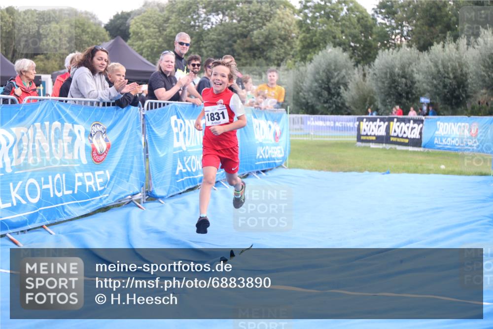 25.08.2024 - Elbe Triathlon Hamburg H.Heesch http://msf.ph/oto/6883890 25.08.2024 13:04:44 Ziel 1831 meine-sportfotos.de