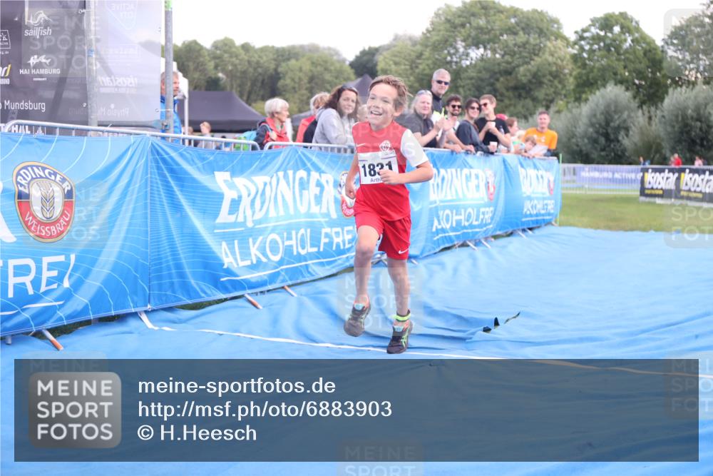 25.08.2024 - Elbe Triathlon Hamburg H.Heesch http://msf.ph/oto/6883903 25.08.2024 13:04:44 Ziel 1831 meine-sportfotos.de
