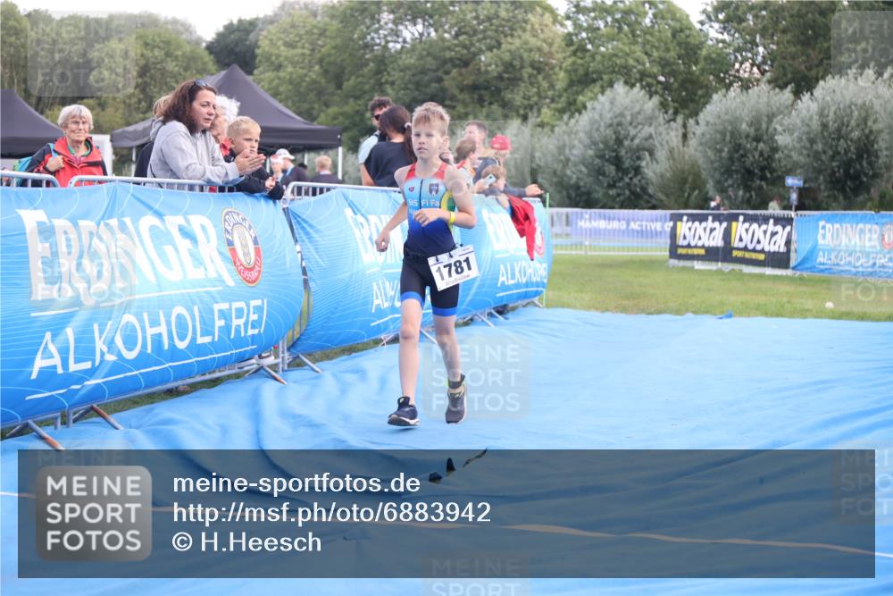 25.08.2024 - Elbe Triathlon Hamburg H.Heesch http://msf.ph/oto/6883942 25.08.2024 13:05:24 Ziel 1781 meine-sportfotos.de