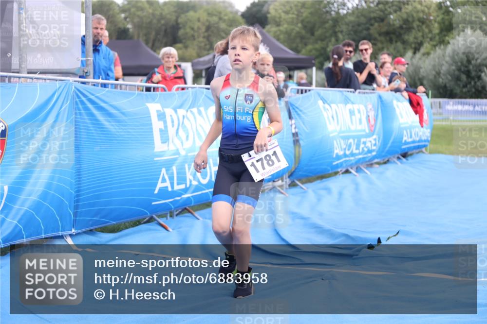 25.08.2024 - Elbe Triathlon Hamburg H.Heesch http://msf.ph/oto/6883958 25.08.2024 13:05:25 Ziel 1781 meine-sportfotos.de