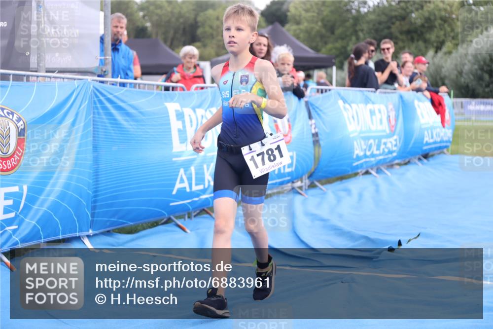 25.08.2024 - Elbe Triathlon Hamburg H.Heesch http://msf.ph/oto/6883961 25.08.2024 13:05:25 Ziel 1781 meine-sportfotos.de