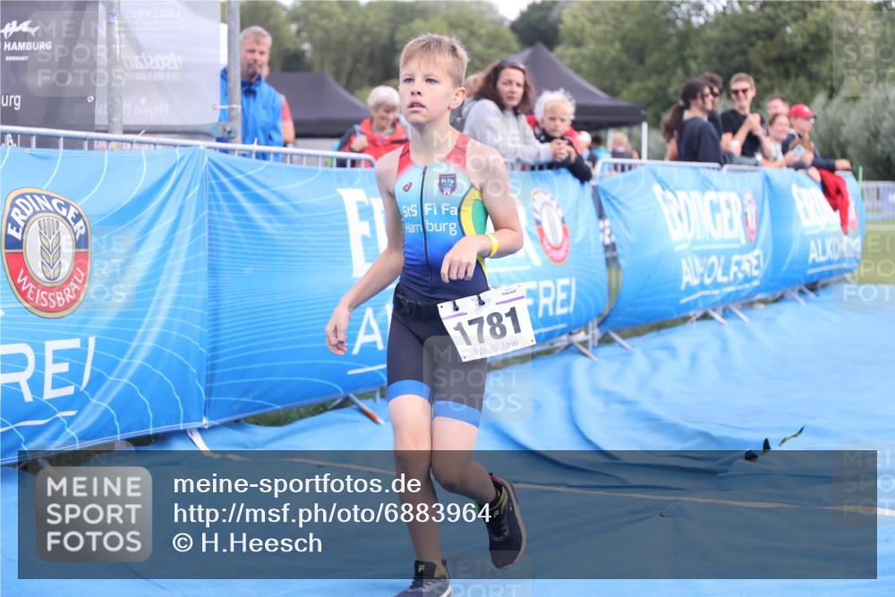 25.08.2024 - Elbe Triathlon Hamburg H.Heesch http://msf.ph/oto/6883964 25.08.2024 13:05:25 Ziel 1781 meine-sportfotos.de