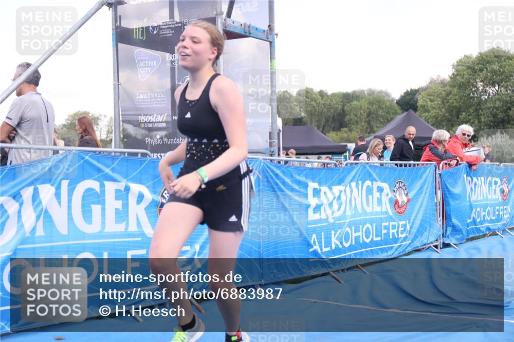 25.08.2024 - Elbe Triathlon Hamburg H.Heesch http://msf.ph/oto/6883987 25.08.2024 13:07:09 Ziel 1739 meine-sportfotos.de