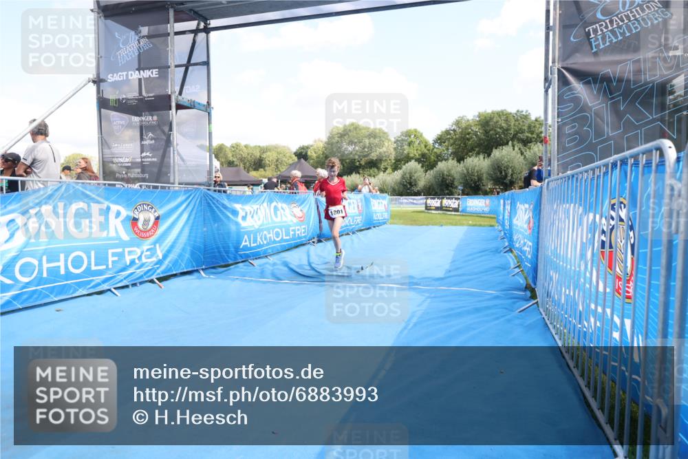 25.08.2024 - Elbe Triathlon Hamburg H.Heesch http://msf.ph/oto/6883993 25.08.2024 13:08:12 Ziel 1801 meine-sportfotos.de