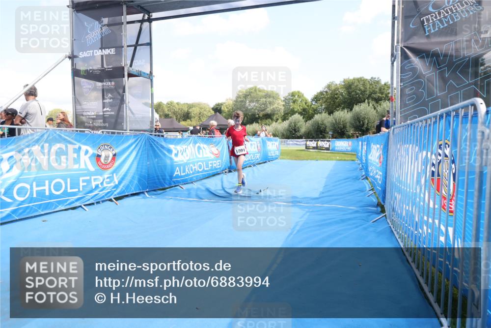 25.08.2024 - Elbe Triathlon Hamburg H.Heesch http://msf.ph/oto/6883994 25.08.2024 13:08:13 Ziel 1801 meine-sportfotos.de