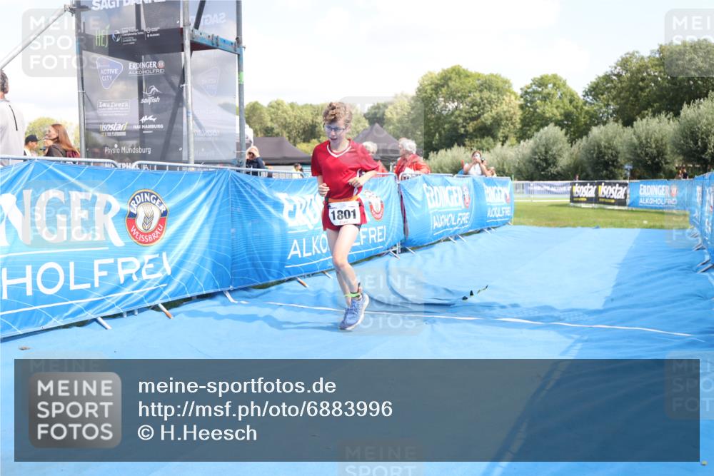 25.08.2024 - Elbe Triathlon Hamburg H.Heesch http://msf.ph/oto/6883996 25.08.2024 13:08:13 Ziel 1801 meine-sportfotos.de