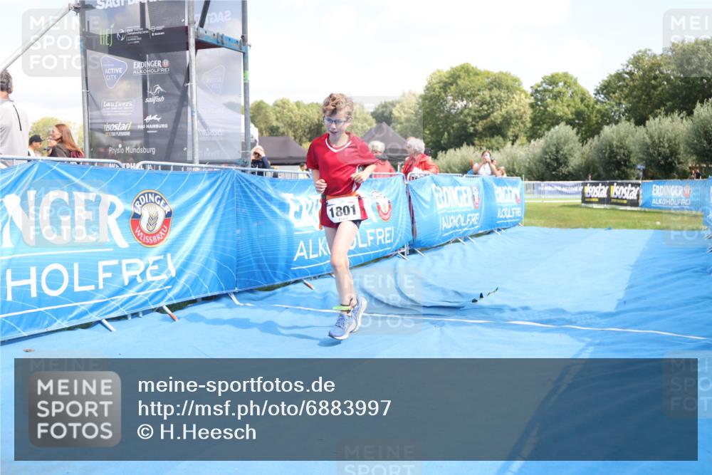 25.08.2024 - Elbe Triathlon Hamburg H.Heesch http://msf.ph/oto/6883997 25.08.2024 13:08:13 Ziel 1801 meine-sportfotos.de
