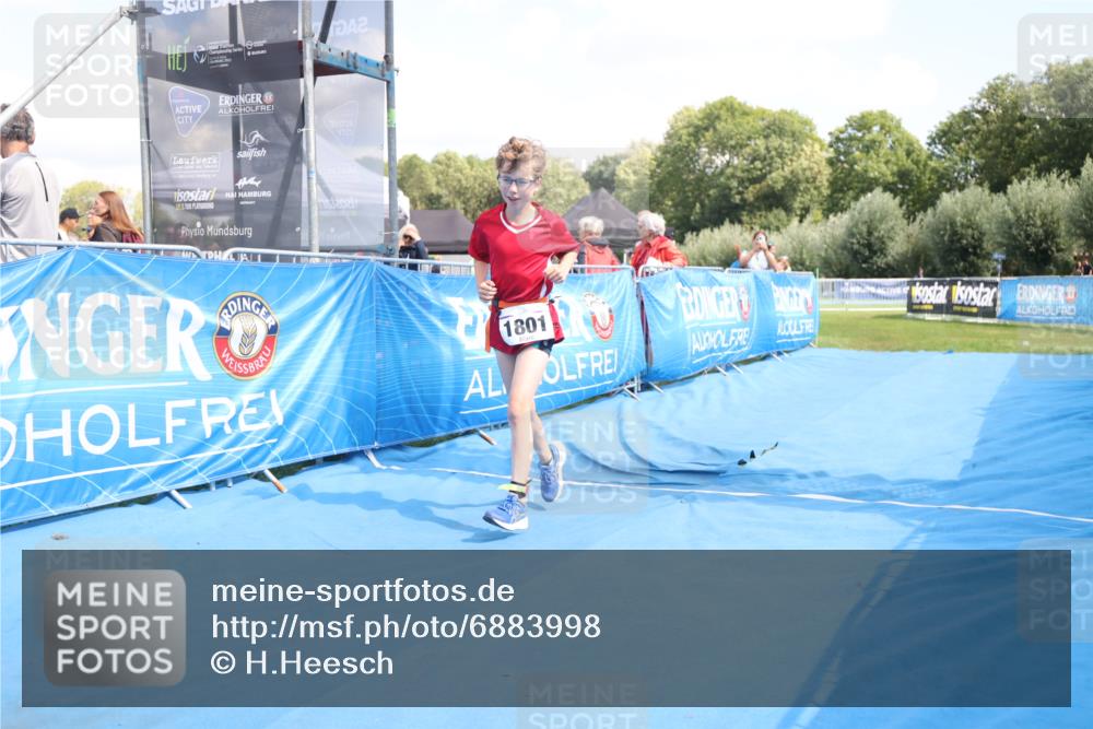 25.08.2024 - Elbe Triathlon Hamburg H.Heesch http://msf.ph/oto/6883998 25.08.2024 13:08:13 Ziel 1801 meine-sportfotos.de