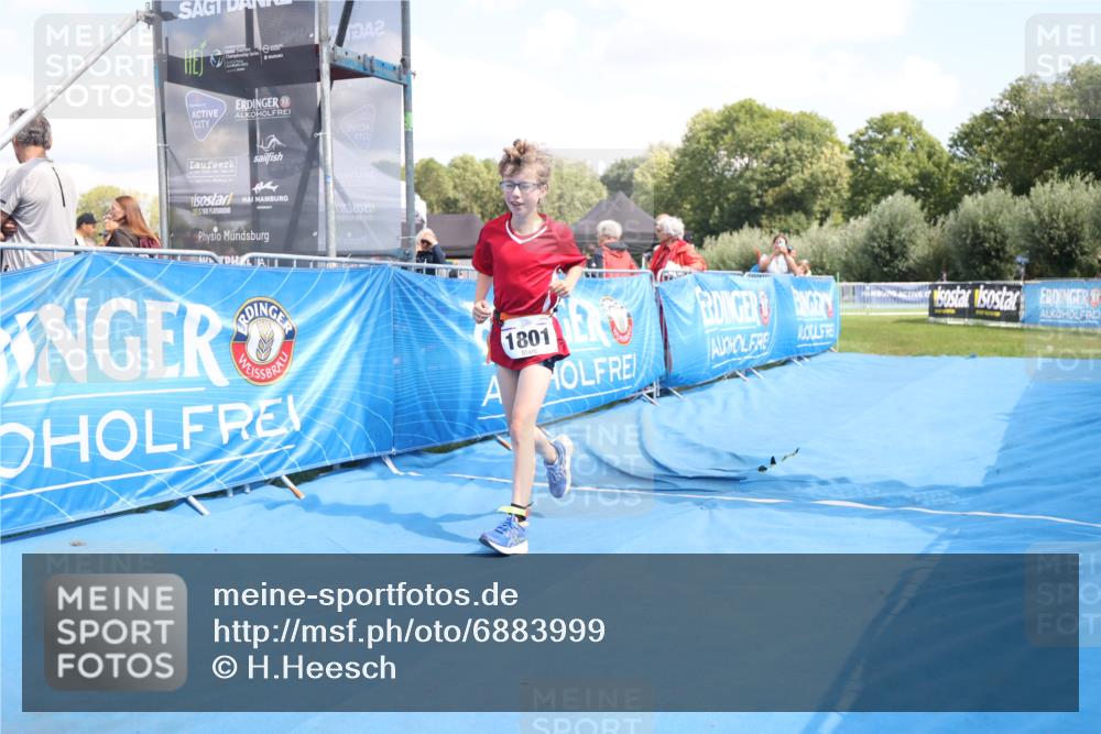 25.08.2024 - Elbe Triathlon Hamburg H.Heesch http://msf.ph/oto/6883999 25.08.2024 13:08:13 Ziel 1801 meine-sportfotos.de