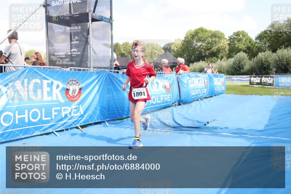 25.08.2024 - Elbe Triathlon Hamburg H.Heesch http://msf.ph/oto/6884000 25.08.2024 13:08:13 Ziel 1801 meine-sportfotos.de