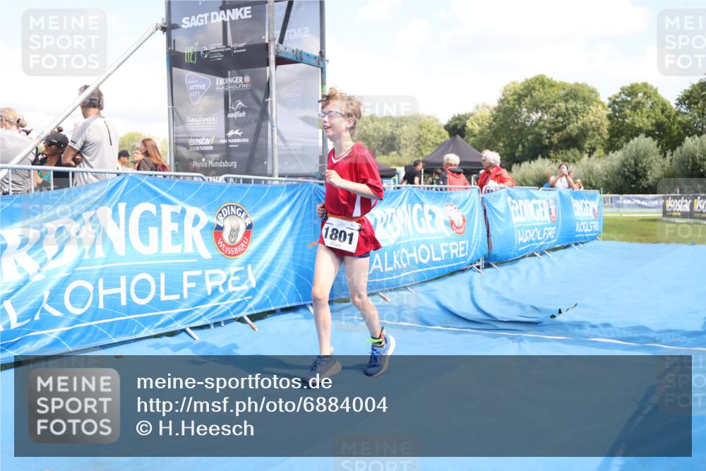 25.08.2024 - Elbe Triathlon Hamburg H.Heesch http://msf.ph/oto/6884004 25.08.2024 13:08:14 Ziel 1801 meine-sportfotos.de