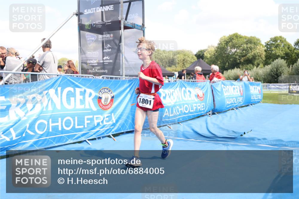 25.08.2024 - Elbe Triathlon Hamburg H.Heesch http://msf.ph/oto/6884005 25.08.2024 13:08:14 Ziel 1801 meine-sportfotos.de