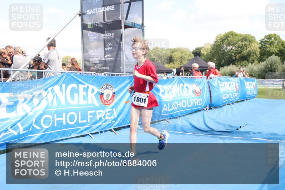 25.08.2024 - Elbe Triathlon Hamburg H.Heesch http://msf.ph/oto/6884006 25.08.2024 13:08:14 Ziel 1801 meine-sportfotos.de
