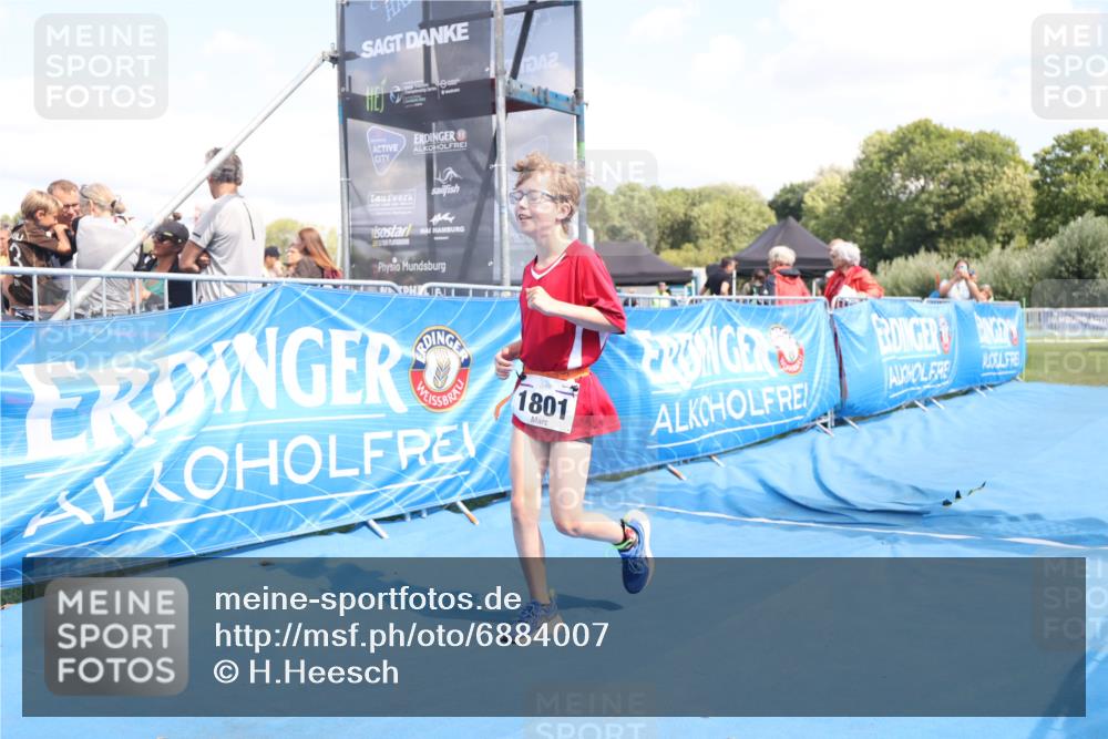 25.08.2024 - Elbe Triathlon Hamburg H.Heesch http://msf.ph/oto/6884007 25.08.2024 13:08:14 Ziel 1801 meine-sportfotos.de