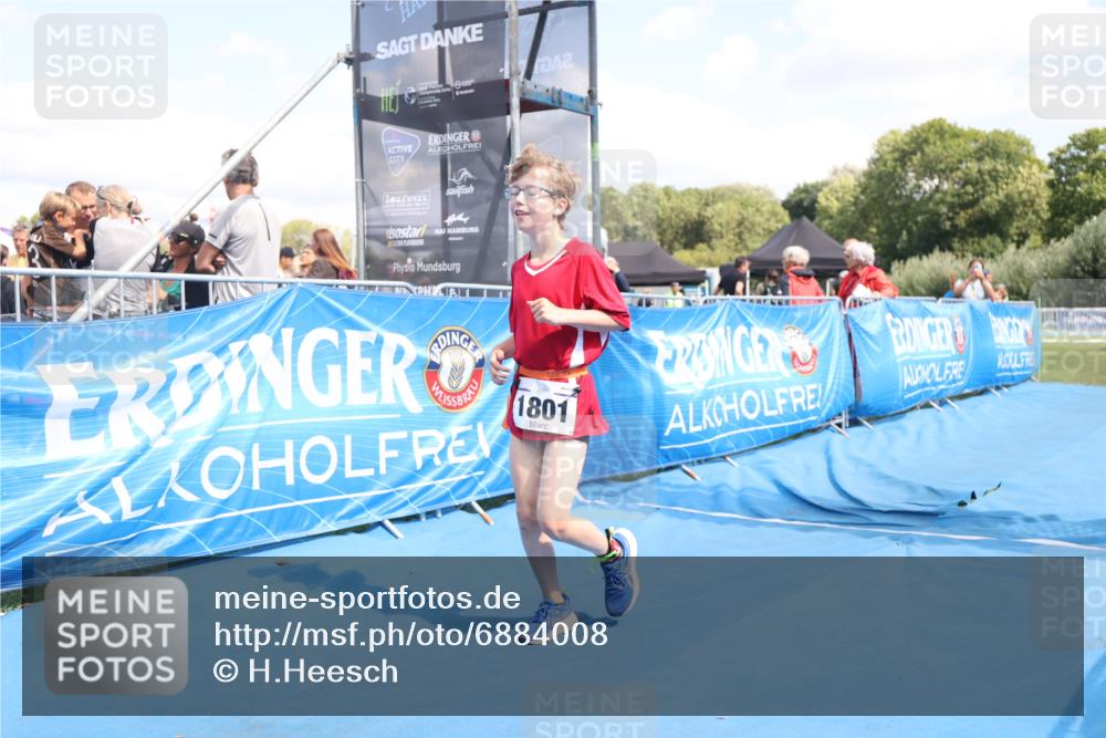 25.08.2024 - Elbe Triathlon Hamburg H.Heesch http://msf.ph/oto/6884008 25.08.2024 13:08:14 Ziel 1801 meine-sportfotos.de