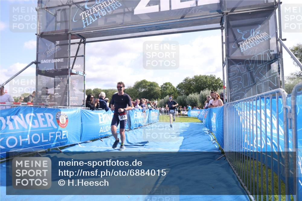 25.08.2024 - Elbe Triathlon Hamburg H.Heesch http://msf.ph/oto/6884015 25.08.2024 11:20:37 Ziel 213, 351, 605 meine-sportfotos.de