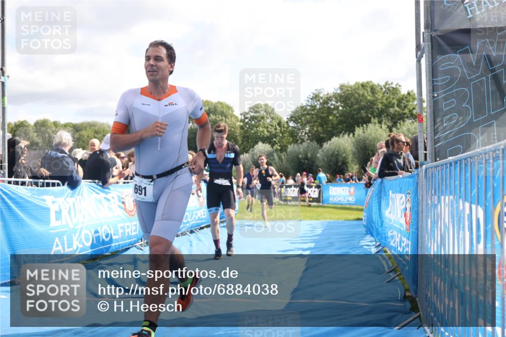 25.08.2024 - Elbe Triathlon Hamburg H.Heesch http://msf.ph/oto/6884038 25.08.2024 11:20:57 Ziel 614, 661, 691, 1500 meine-sportfotos.de
