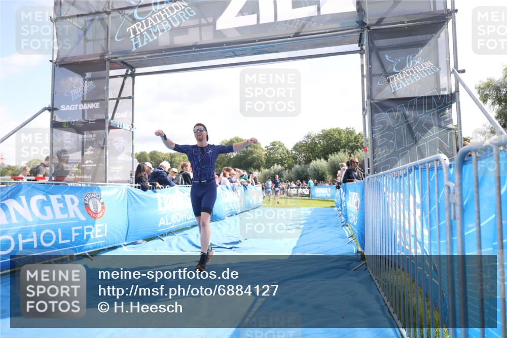 25.08.2024 - Elbe Triathlon Hamburg H.Heesch http://msf.ph/oto/6884127 25.08.2024 11:21:02 Ziel 571, 614, 620, 661, 691, 764, 1500 meine-sportfotos.de