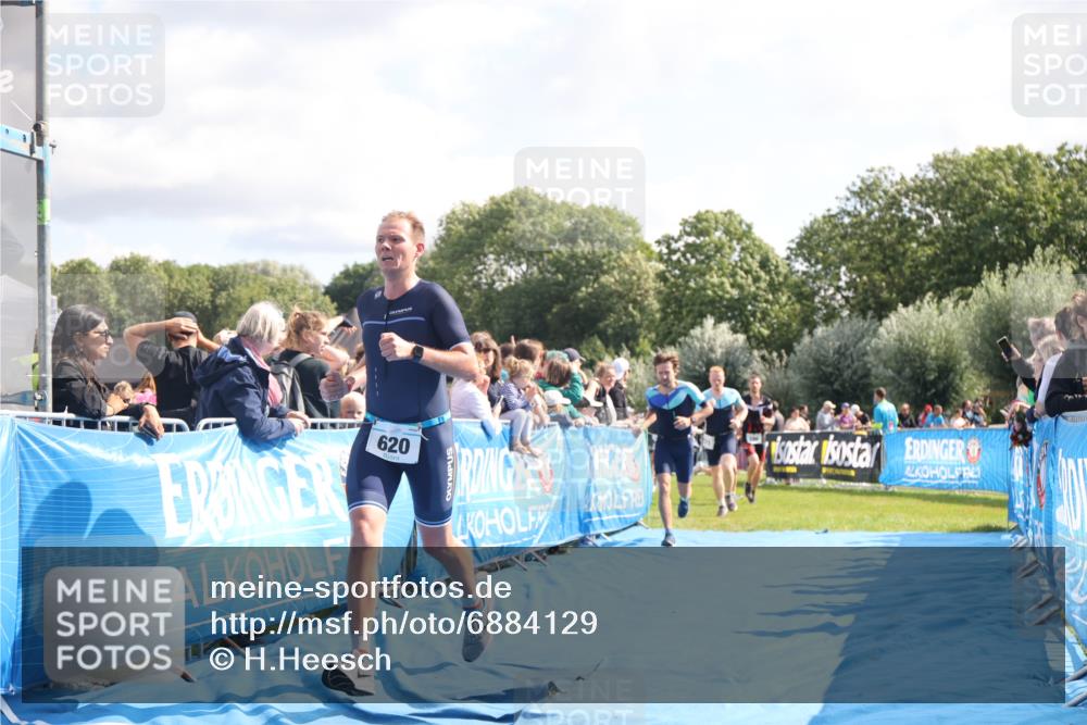 25.08.2024 - Elbe Triathlon Hamburg H.Heesch http://msf.ph/oto/6884129 25.08.2024 11:21:06 Ziel 571, 598, 614, 620, 764 meine-sportfotos.de