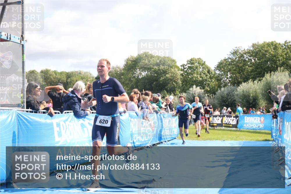 25.08.2024 - Elbe Triathlon Hamburg H.Heesch http://msf.ph/oto/6884133 25.08.2024 11:21:07 Ziel 571, 598, 614, 620, 710, 764 meine-sportfotos.de