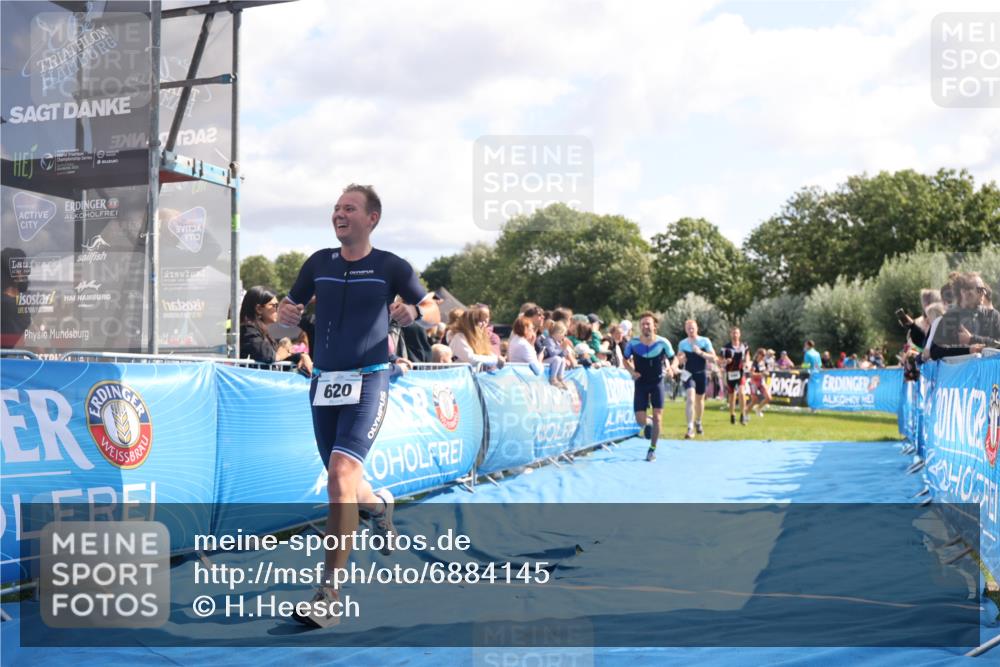 25.08.2024 - Elbe Triathlon Hamburg H.Heesch http://msf.ph/oto/6884145 25.08.2024 11:21:07 Ziel 571, 598, 614, 620, 710, 764 meine-sportfotos.de