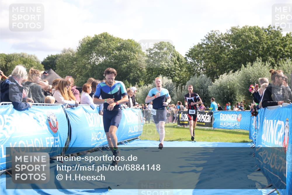 25.08.2024 - Elbe Triathlon Hamburg H.Heesch http://msf.ph/oto/6884148 25.08.2024 11:21:08 Ziel 381, 571, 598, 614, 620, 710, 764 meine-sportfotos.de