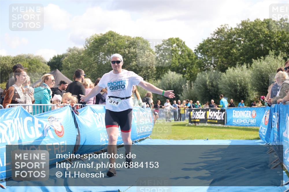 25.08.2024 - Elbe Triathlon Hamburg H.Heesch http://msf.ph/oto/6884153 25.08.2024 11:27:40 Ziel 314, 553, 657, 702 meine-sportfotos.de