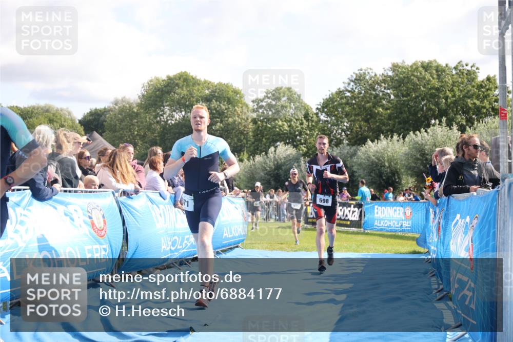 25.08.2024 - Elbe Triathlon Hamburg H.Heesch http://msf.ph/oto/6884177 25.08.2024 11:21:09 Ziel 381, 571, 598, 620, 710, 764 meine-sportfotos.de