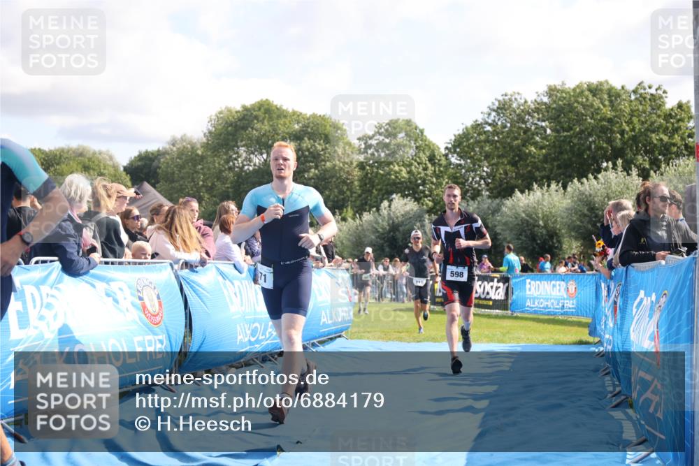 25.08.2024 - Elbe Triathlon Hamburg H.Heesch http://msf.ph/oto/6884179 25.08.2024 11:21:10 Ziel 381, 571, 598, 620, 710, 764 meine-sportfotos.de