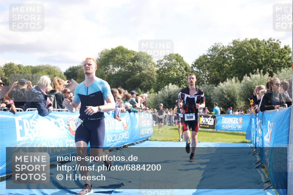 25.08.2024 - Elbe Triathlon Hamburg H.Heesch http://msf.ph/oto/6884200 25.08.2024 11:21:10 Ziel 381, 571, 598, 620, 710, 764 meine-sportfotos.de