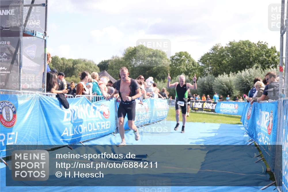 25.08.2024 - Elbe Triathlon Hamburg H.Heesch http://msf.ph/oto/6884211 25.08.2024 11:28:09 Ziel 393, 447, 633, 701 meine-sportfotos.de