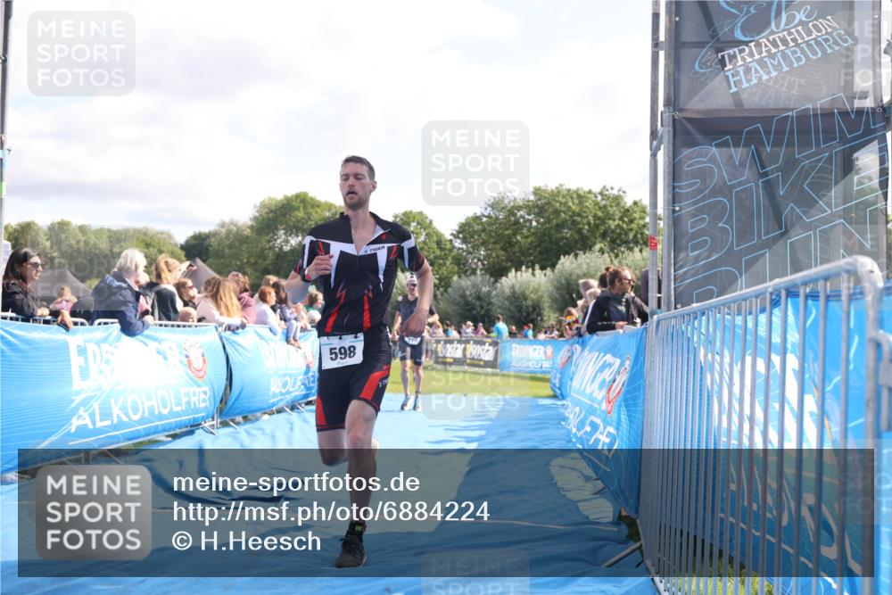 25.08.2024 - Elbe Triathlon Hamburg H.Heesch http://msf.ph/oto/6884224 25.08.2024 11:21:12 Ziel 381, 571, 598, 620, 710, 764 meine-sportfotos.de