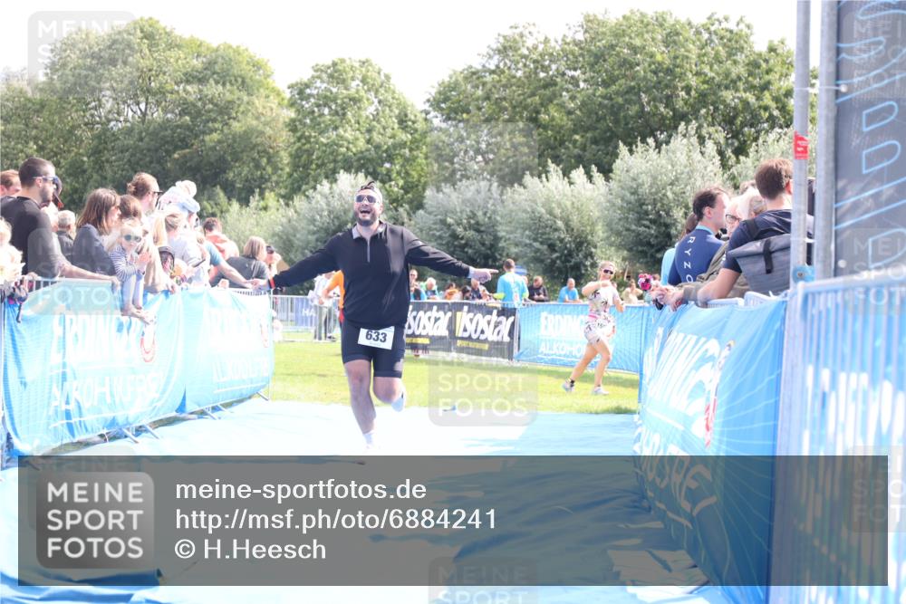 25.08.2024 - Elbe Triathlon Hamburg H.Heesch http://msf.ph/oto/6884241 25.08.2024 11:28:13 Ziel 393, 447, 633, 701 meine-sportfotos.de