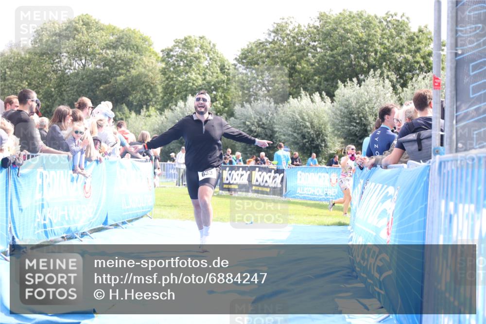 25.08.2024 - Elbe Triathlon Hamburg H.Heesch http://msf.ph/oto/6884247 25.08.2024 11:28:13 Ziel 393, 447, 633, 701 meine-sportfotos.de