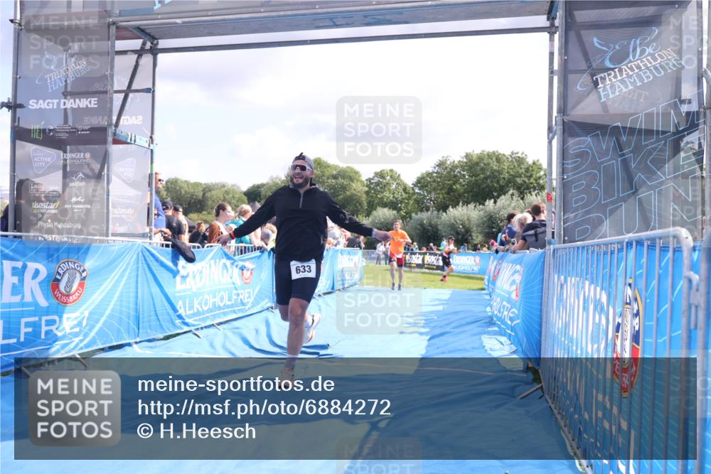 25.08.2024 - Elbe Triathlon Hamburg H.Heesch http://msf.ph/oto/6884272 25.08.2024 11:28:14 Ziel 393, 447, 633, 701 meine-sportfotos.de