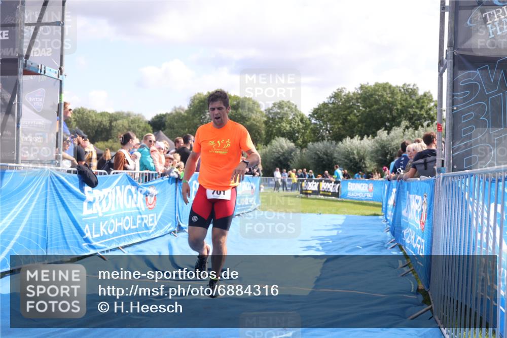 25.08.2024 - Elbe Triathlon Hamburg H.Heesch http://msf.ph/oto/6884316 25.08.2024 11:28:17 Ziel 393, 447, 633, 701 meine-sportfotos.de