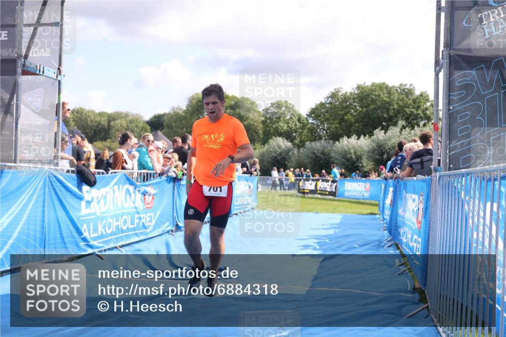 25.08.2024 - Elbe Triathlon Hamburg H.Heesch http://msf.ph/oto/6884318 25.08.2024 11:28:18 Ziel 633, 701 meine-sportfotos.de