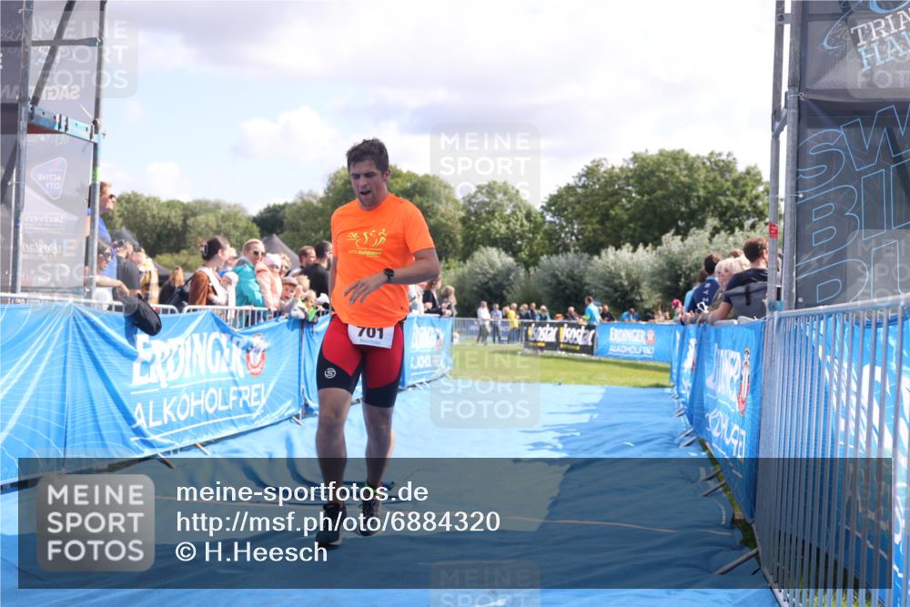 25.08.2024 - Elbe Triathlon Hamburg H.Heesch http://msf.ph/oto/6884320 25.08.2024 11:28:18 Ziel 633, 701 meine-sportfotos.de