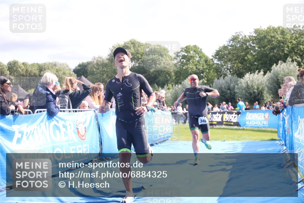 25.08.2024 - Elbe Triathlon Hamburg H.Heesch http://msf.ph/oto/6884325 25.08.2024 11:21:21 Ziel 340, 371, 381, 710 meine-sportfotos.de
