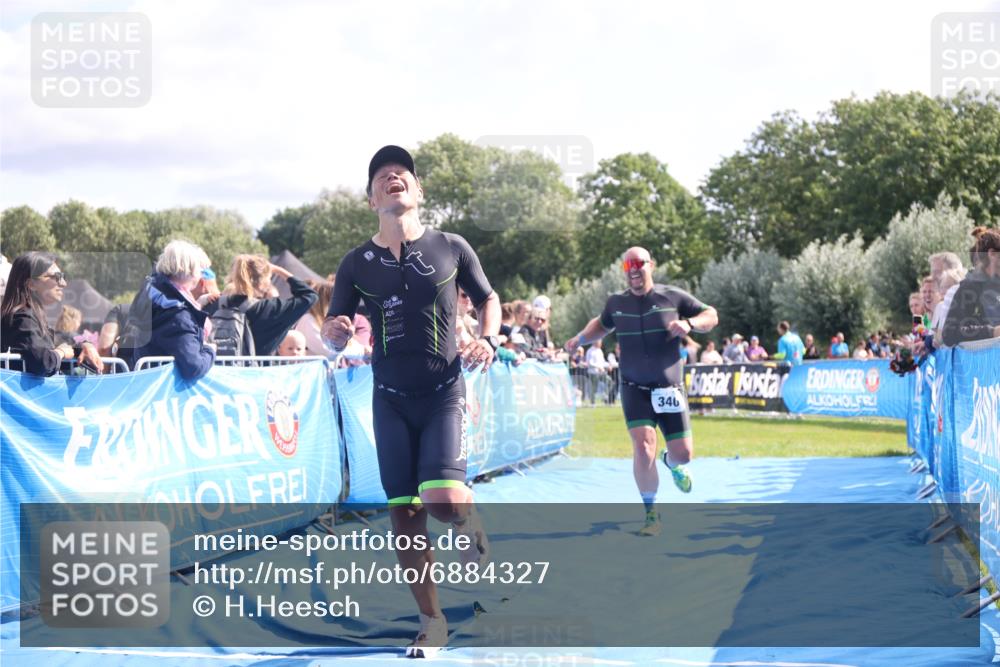 25.08.2024 - Elbe Triathlon Hamburg H.Heesch http://msf.ph/oto/6884327 25.08.2024 11:21:22 Ziel 340, 371, 381, 710 meine-sportfotos.de