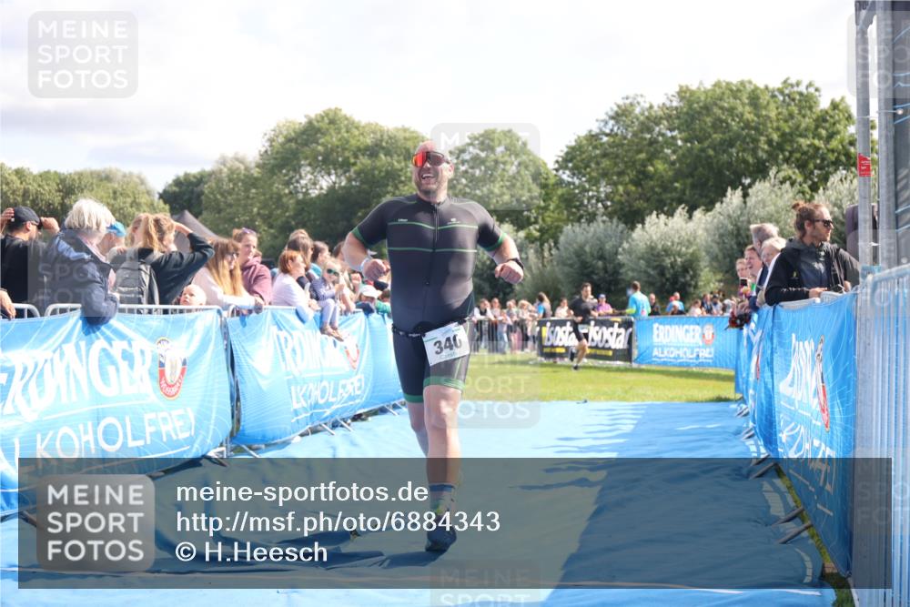 25.08.2024 - Elbe Triathlon Hamburg H.Heesch http://msf.ph/oto/6884343 25.08.2024 11:21:22 Ziel 340, 371, 381, 710 meine-sportfotos.de