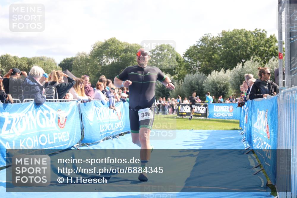 25.08.2024 - Elbe Triathlon Hamburg H.Heesch http://msf.ph/oto/6884345 25.08.2024 11:21:23 Ziel 340, 371, 381 meine-sportfotos.de