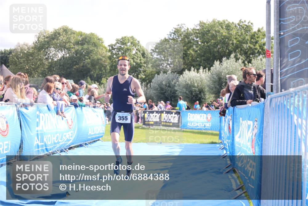 25.08.2024 - Elbe Triathlon Hamburg H.Heesch http://msf.ph/oto/6884388 25.08.2024 11:21:31 Ziel 355 meine-sportfotos.de