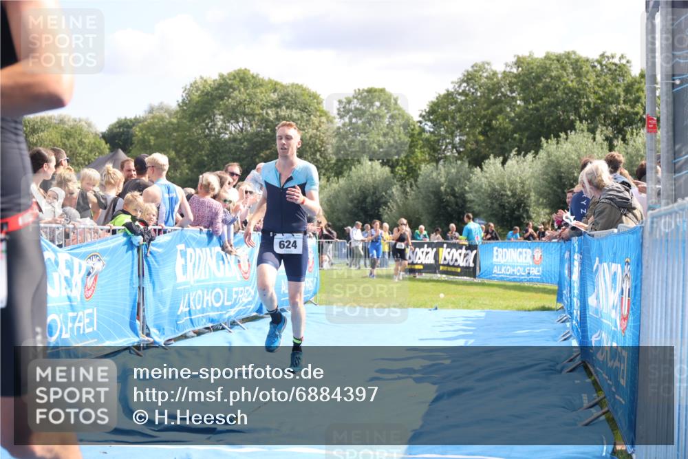 25.08.2024 - Elbe Triathlon Hamburg H.Heesch http://msf.ph/oto/6884397 25.08.2024 11:28:43 Ziel 341, 624 meine-sportfotos.de