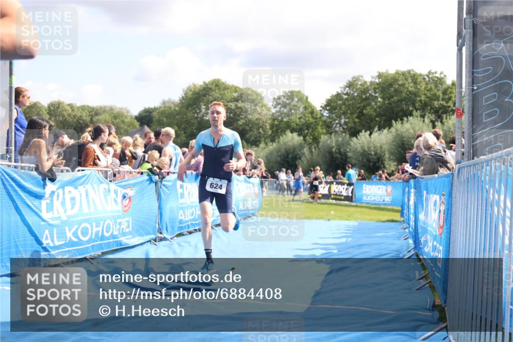 25.08.2024 - Elbe Triathlon Hamburg H.Heesch http://msf.ph/oto/6884408 25.08.2024 11:28:43 Ziel 341, 624 meine-sportfotos.de